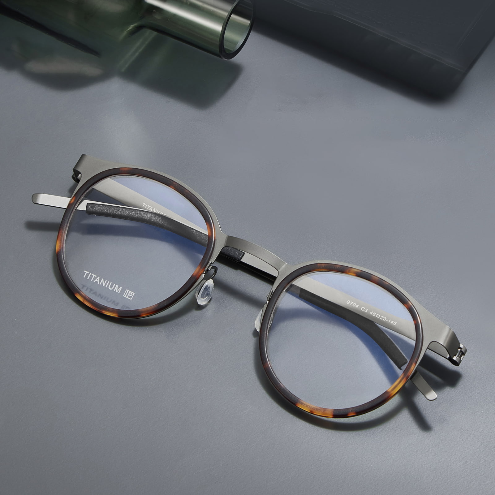 9704 Occhiali in puro titanio senza viti con bordo separato