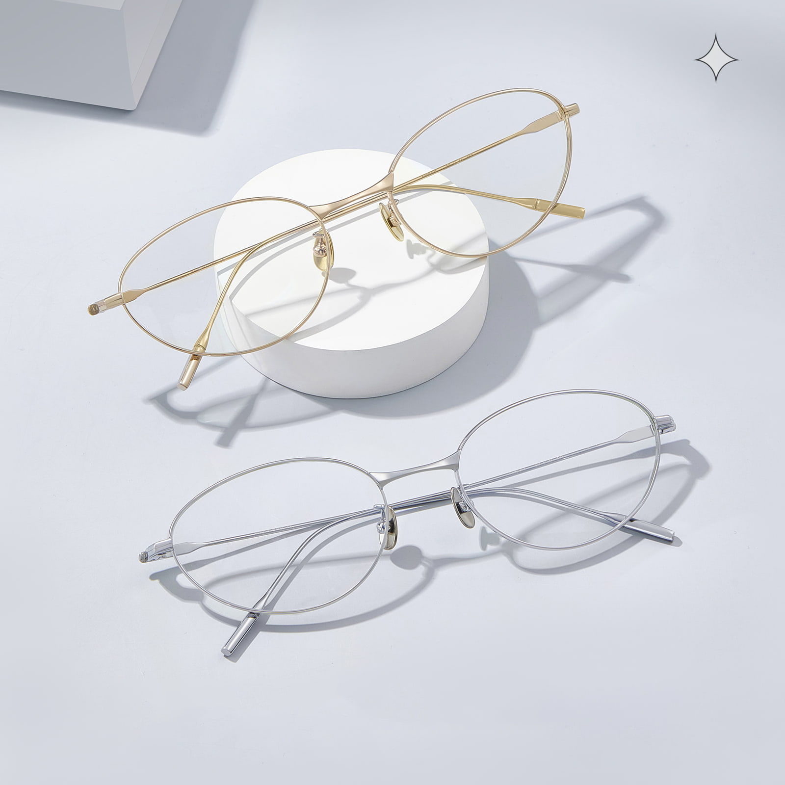 Occhiali ovali Cat-Eye sfumati in puro titanio ricco di colori