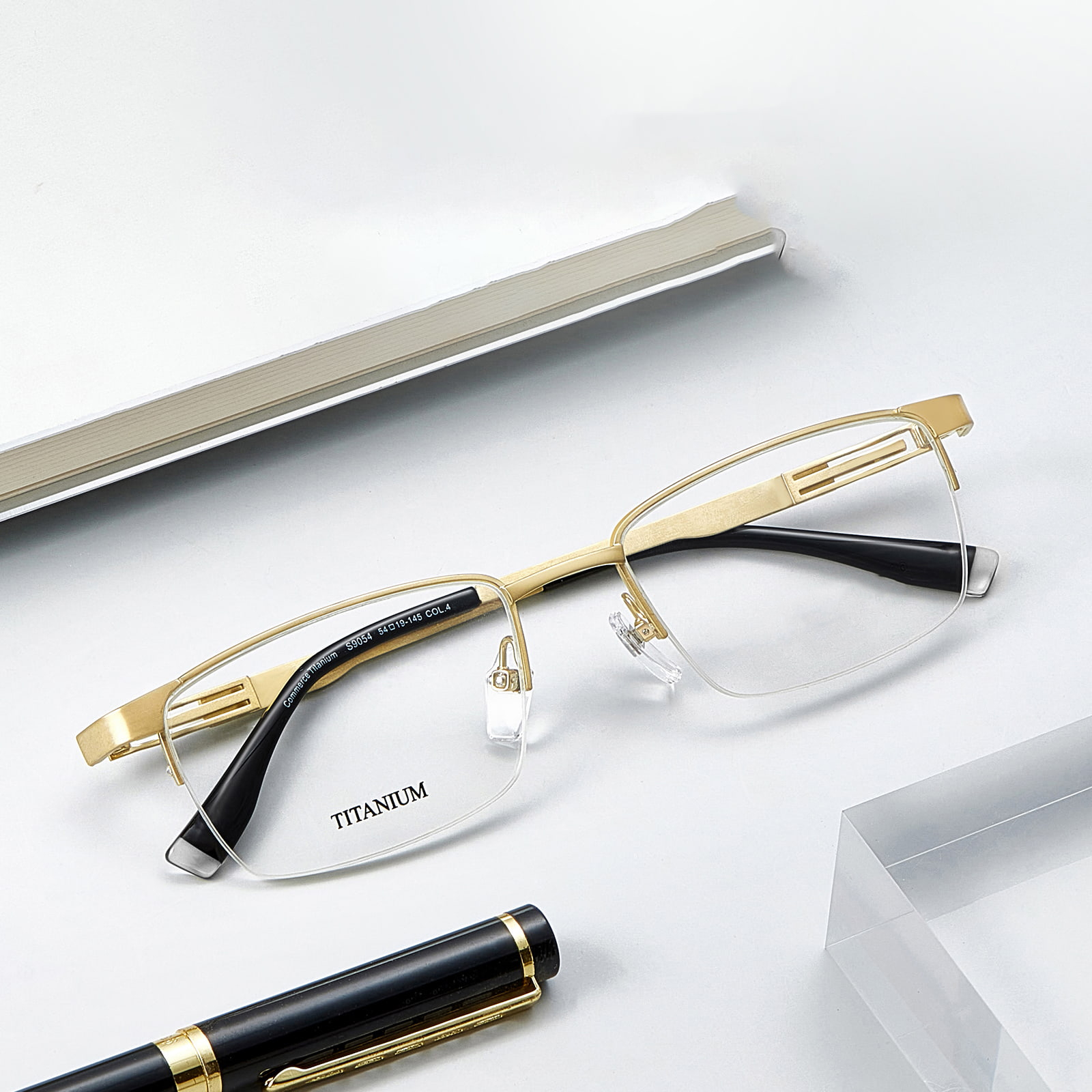 S9054 Occhiali in puro titanio leggeri e resistenti alla luce